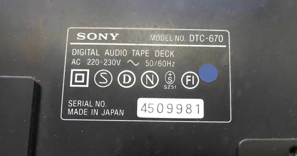DAT Sony DTC-670 magnetofon cyfrowy