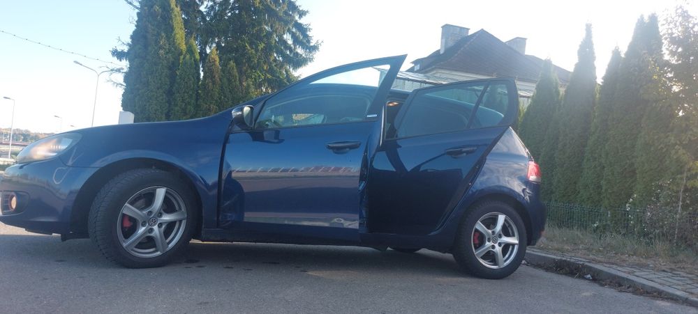 Volkswagen Golf 6, 2012r 1.6, opony zimowe w  super stanie, grzane fot