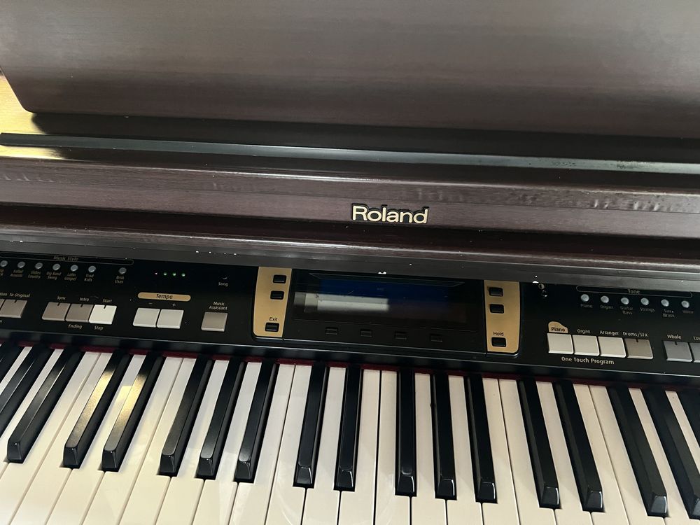 Piano roland KR-3