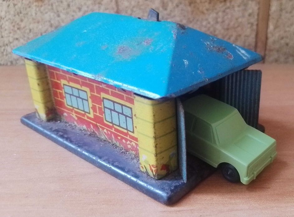игрушка ссср гараж лмз
