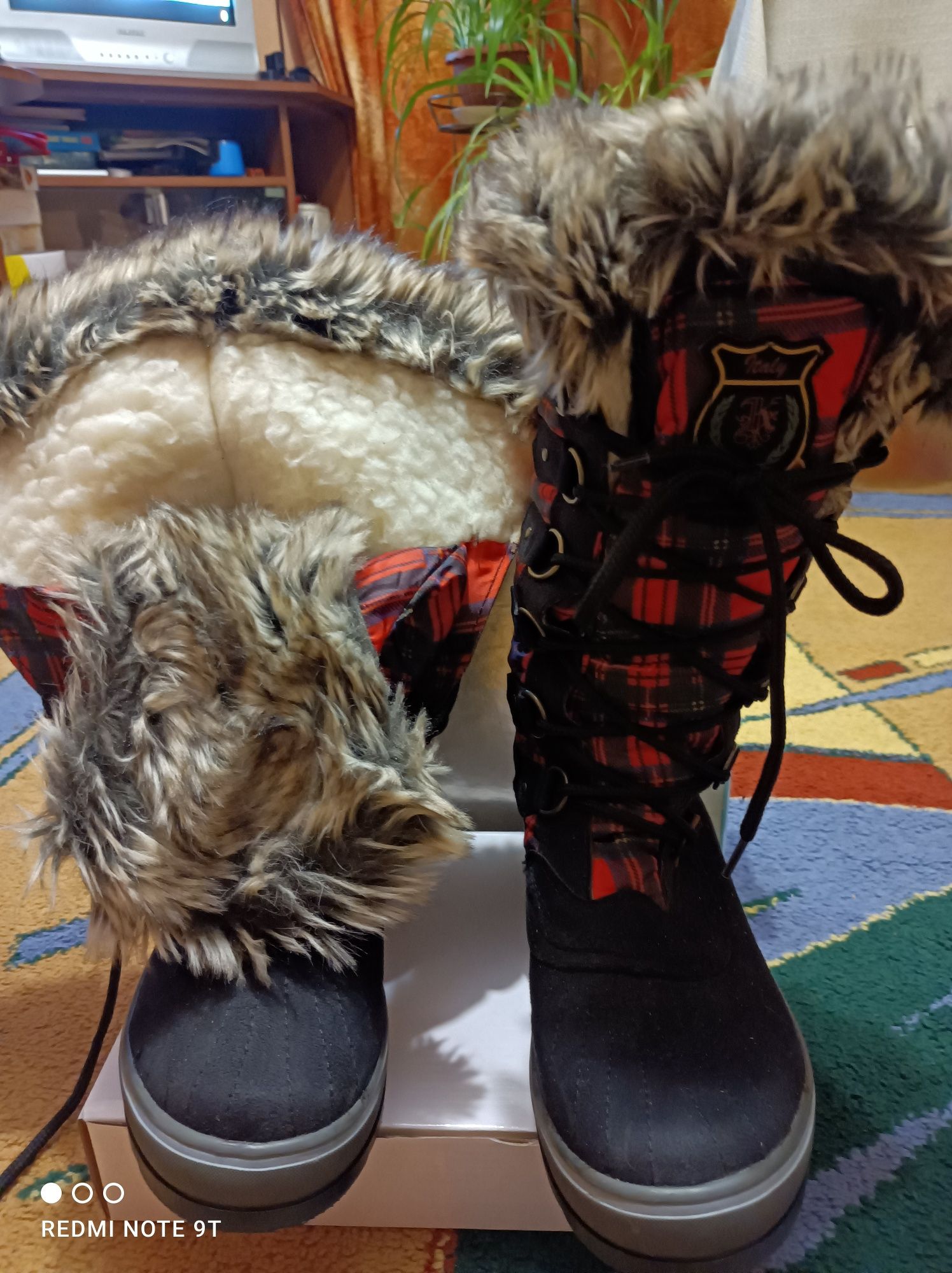 Зимові чоботи на шнурівках