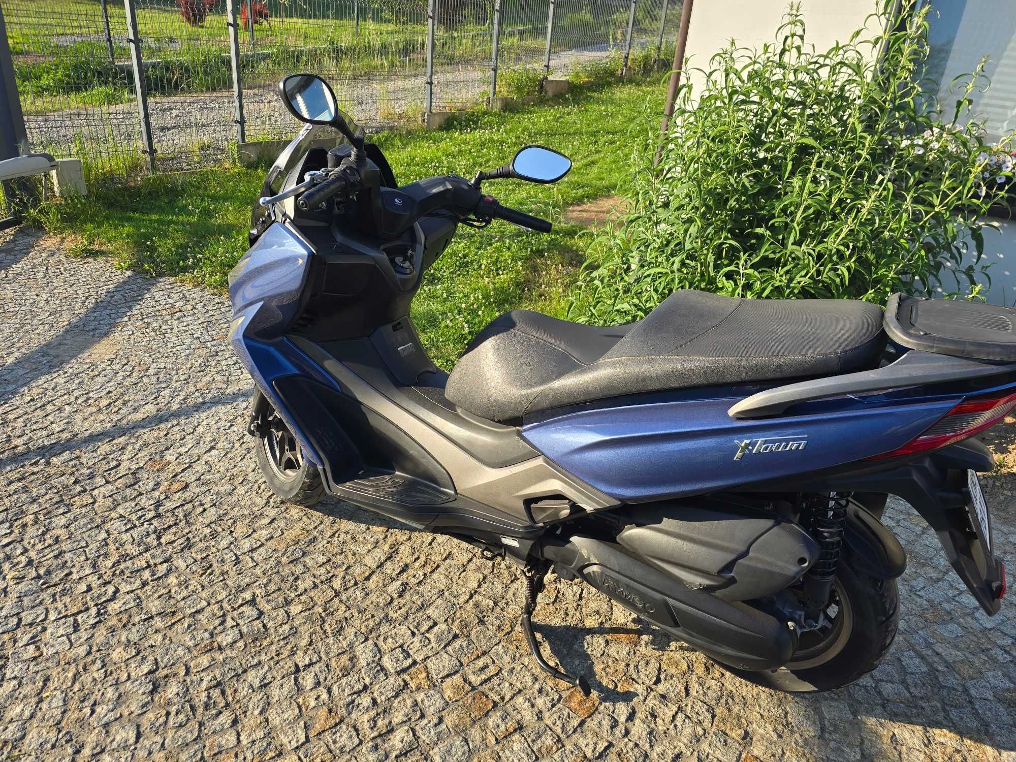 Kymco X-Town Maxi Skuter PCX FORZA X MAX Honda Yamaha
