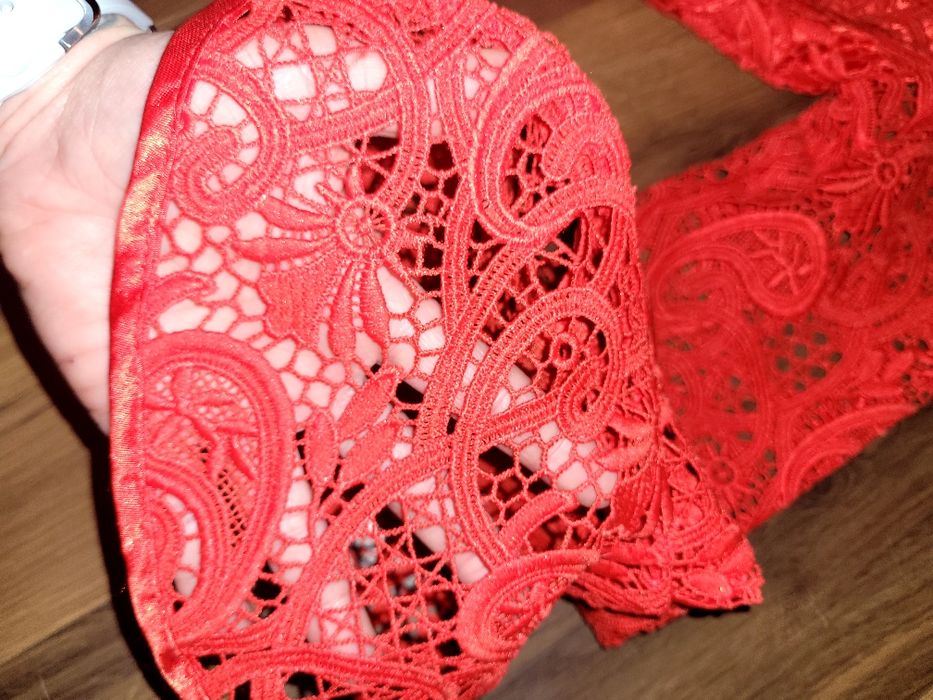 Sukienka czerwona koronkowa