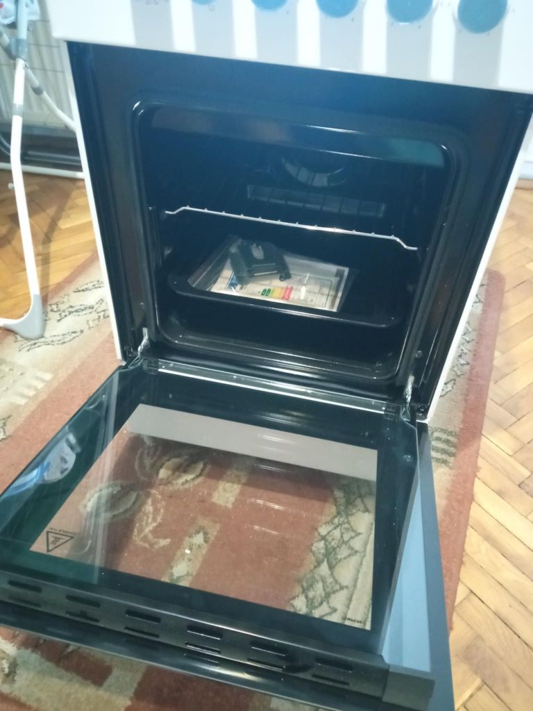 NOWA Kuchenka elektryczna z piekarnikiem 4-palnikowa