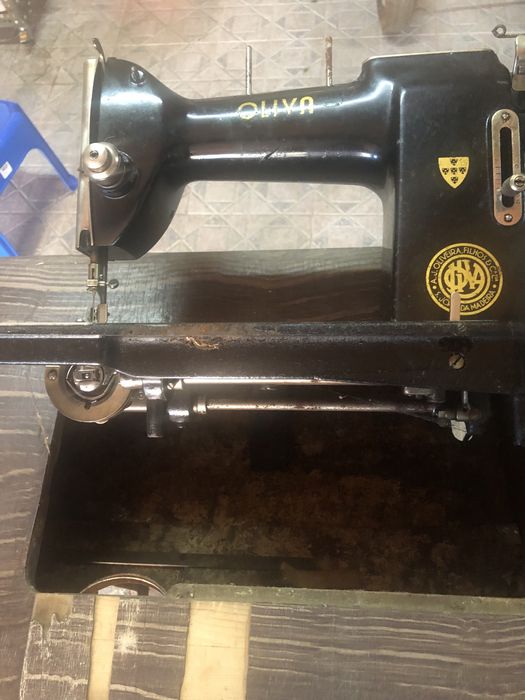 Maquina de costura OLIVA