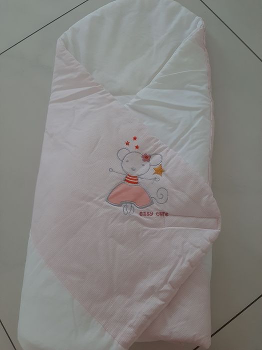 Becik usztywniany dla niemowlaków