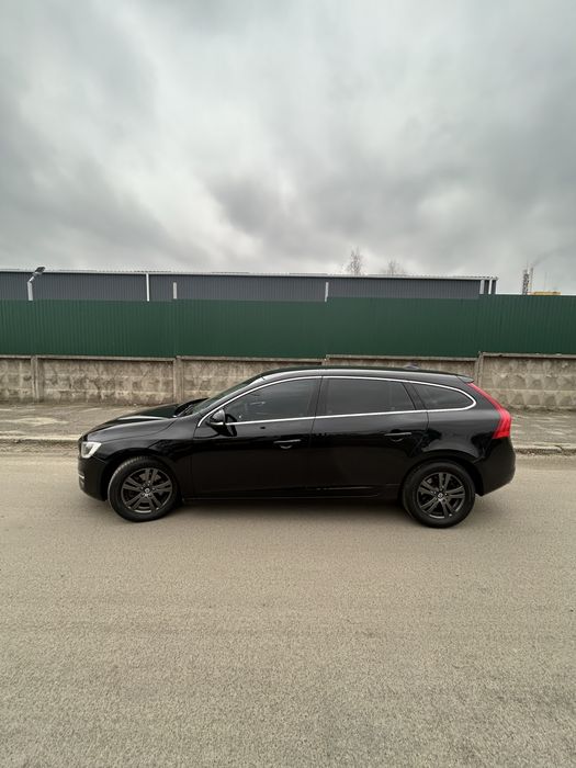 Продам власний Volvo V60 D4 2014