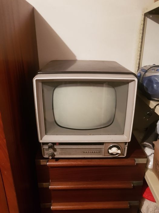 Televisão antiga National model ezwl