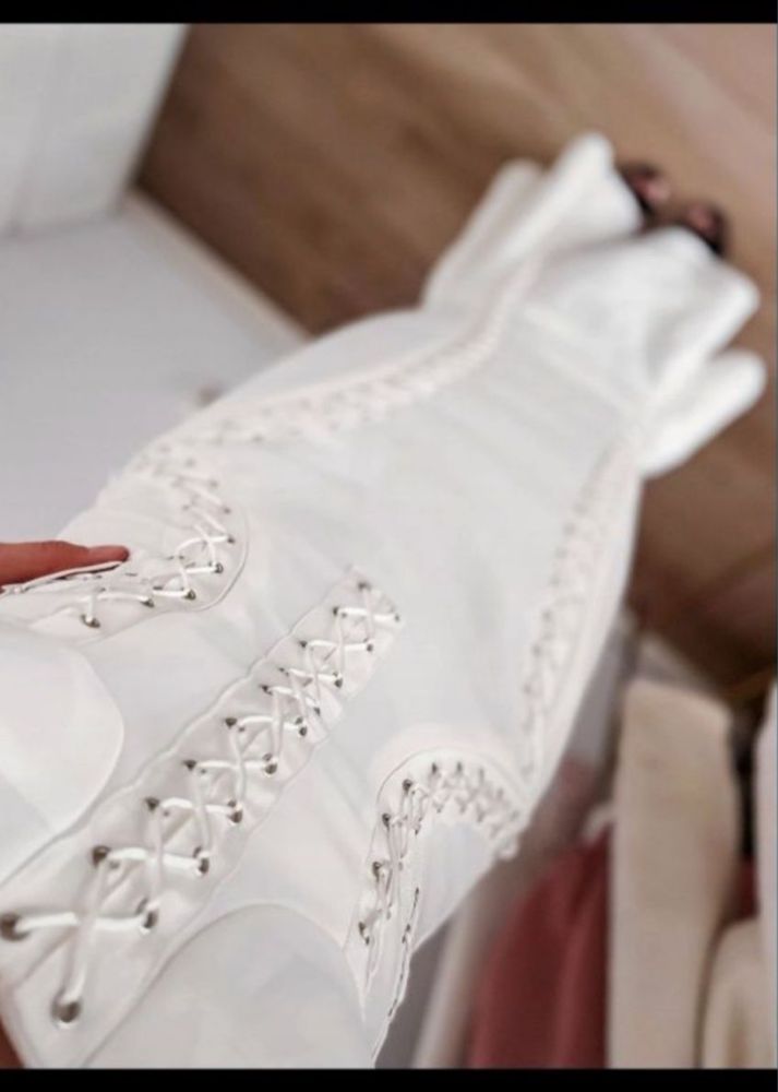 Biała gorsetowa sukienka maxi wiazana syrena 42 xl asos luxe