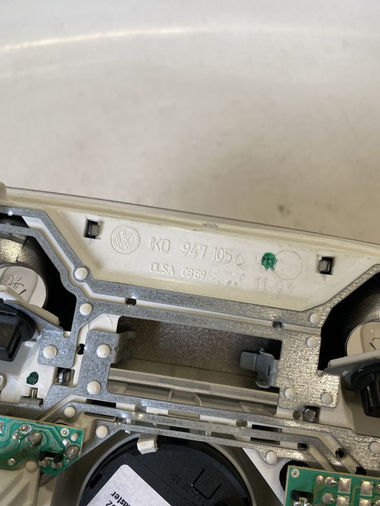 Lampka oświetlenie kabiny VW passat b6 szyberdach 1K0.947.105Q