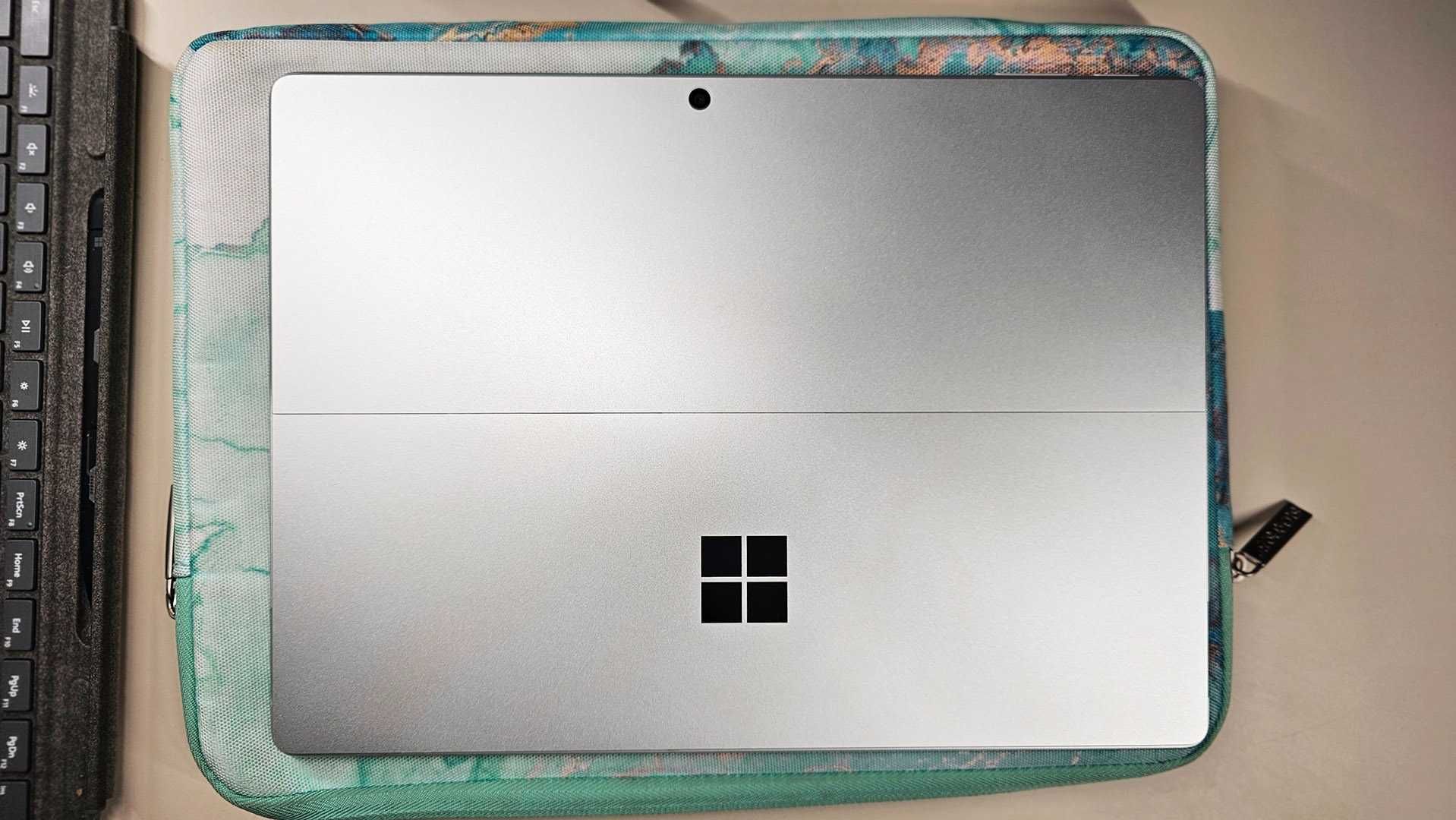 Microsoft Surface Pro 9 Intel Core i5-1235U / 8GB RAM / 256GB SSD