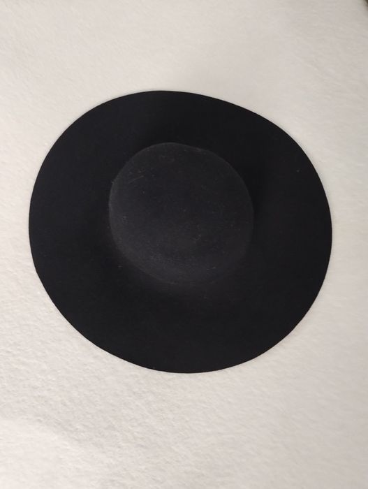 Чорний жіночий вінтажний капелюх