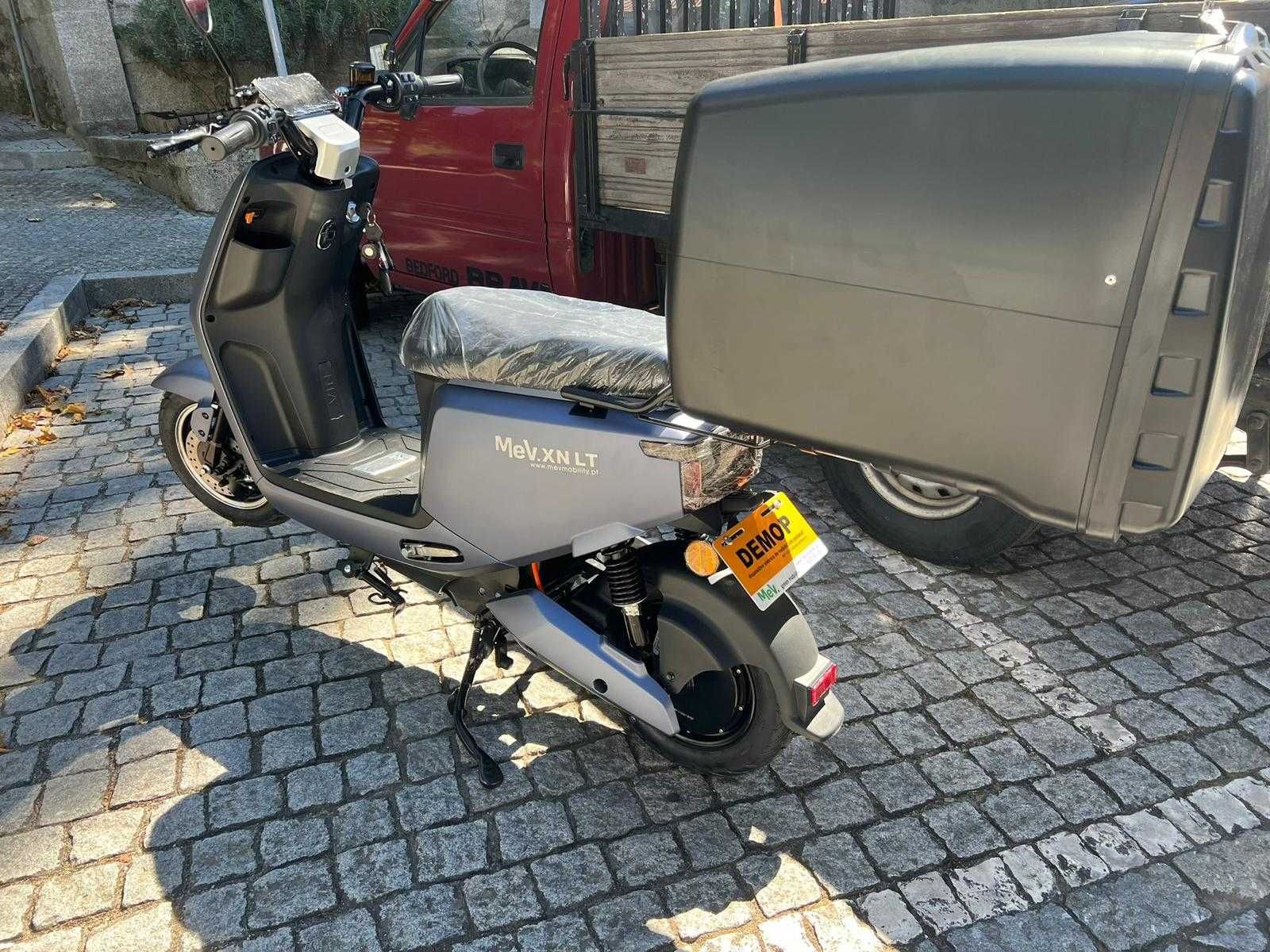 Mota Elétrica XN LT Cinza 60V/20Ah 250W - COMO NOVA