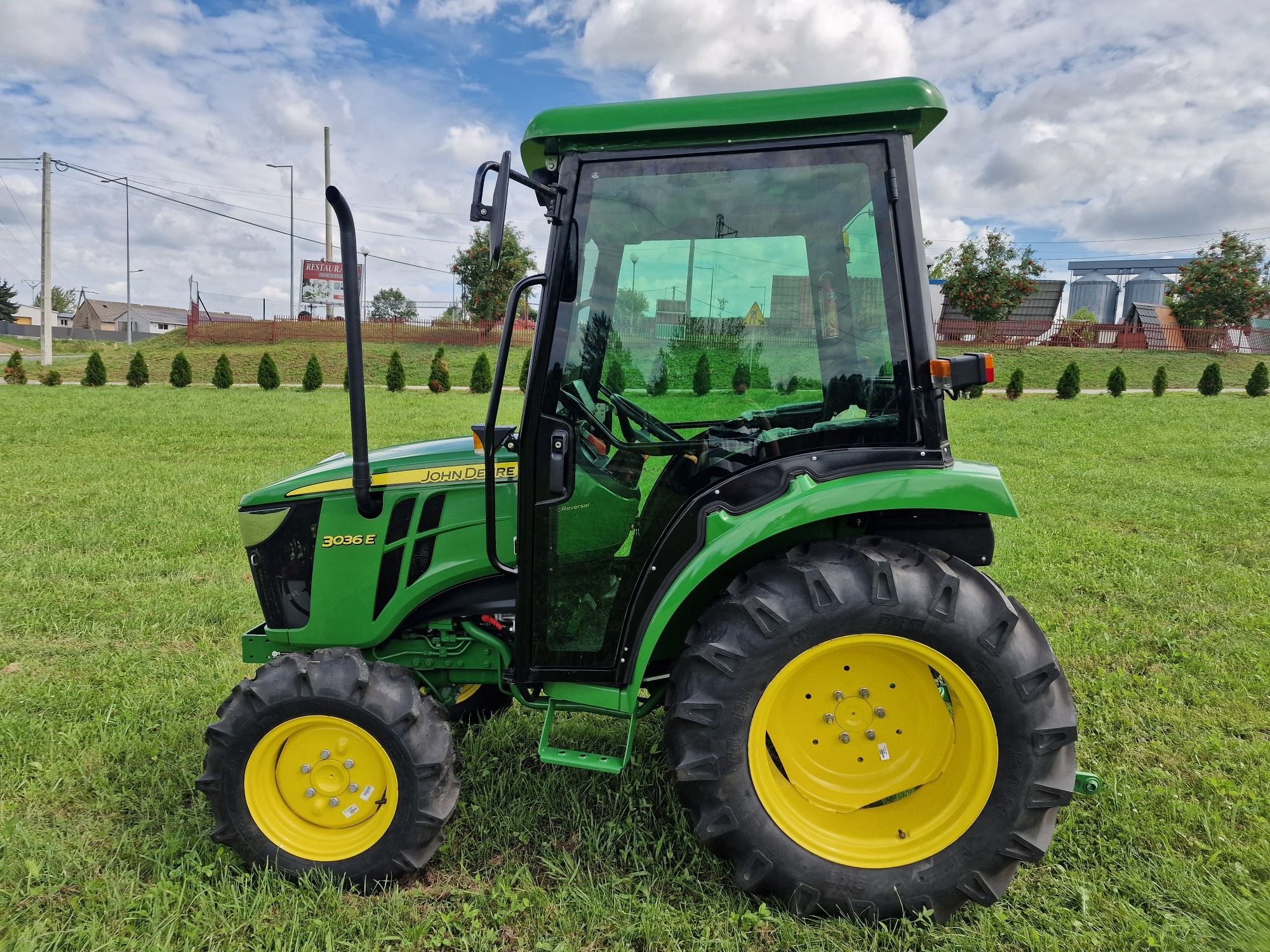 John Deere 3036E  zarejstrowany  fabrycznie nowy