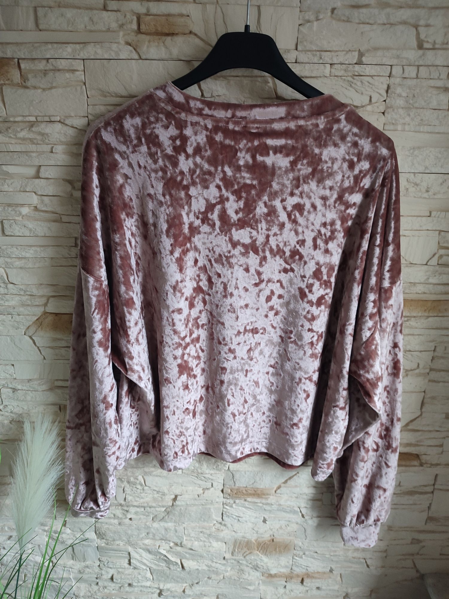Welurowa bluza damska jasnoróżowa Stradivarius S 36