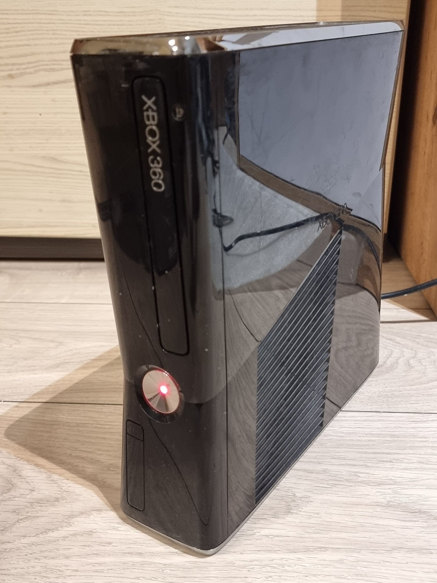 Konsola xbox 360 s slim uszkodzona