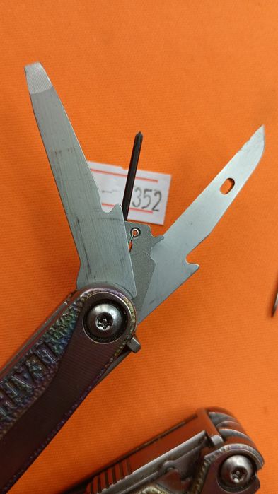 Мод на мультитул Leatherman Charge TTi (титановые накладки) с чехлом