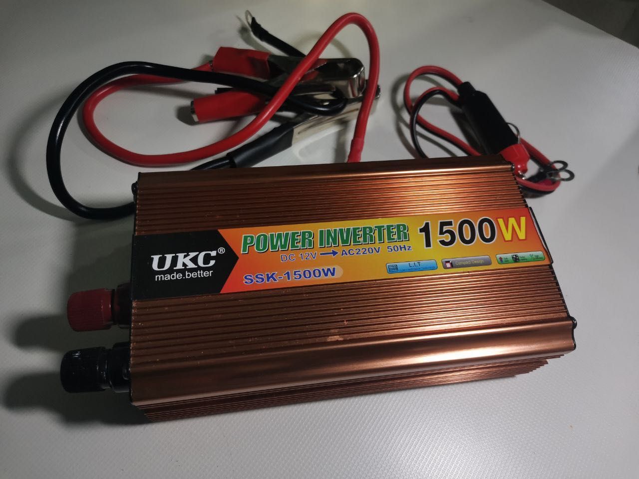 Инвертор-преобразователь напряжения UKC SSK-1500 12В-220В, 1500т, USB3