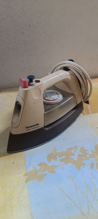 Ferro a vapor marca Roventa