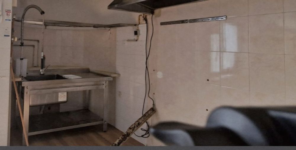 Bancadas e exaustor profissional de cozinhas