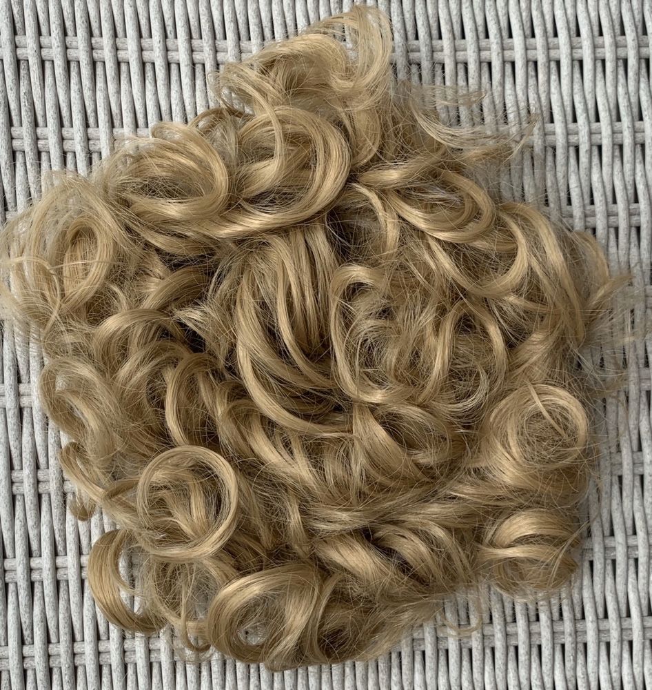 Włosy doczepiane, naturalny blond, kok zawijany na gumce 90cm ( 26 )