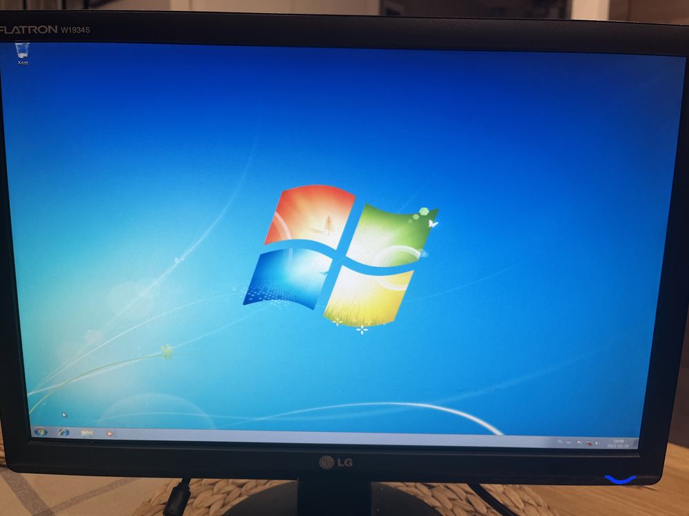 Zestaw komputerowy + monitor AMD FX  Windows 7 16gb  GeForce Gt 730