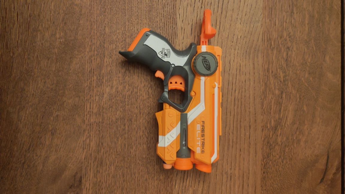 Pistolas Nerf conjunto de quatro em ótimo estado