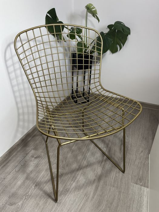 Krzesło złote metalowe