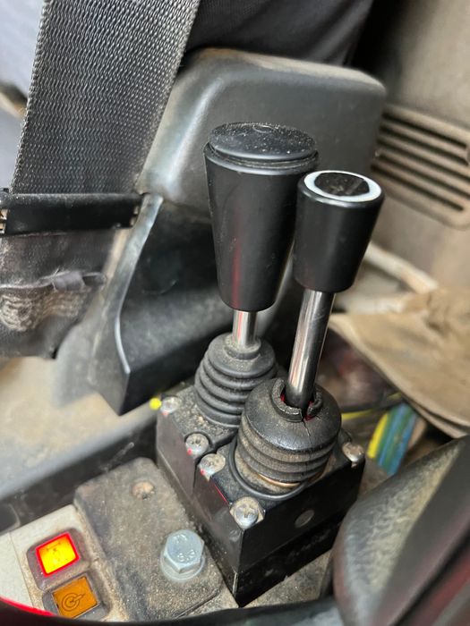 Scania P340 4x4 gancho , so 300.000 km