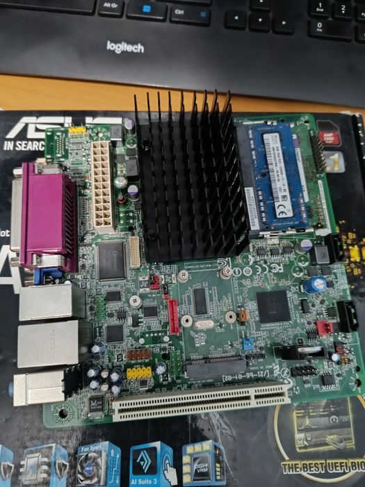 Материнська плата miniITX Intel D2700MUD + 4gb