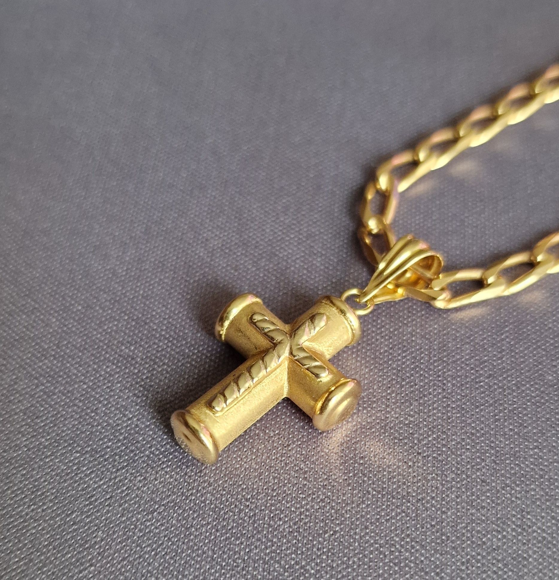 Fio em Ouro Com Cruz 19.2 Quilates