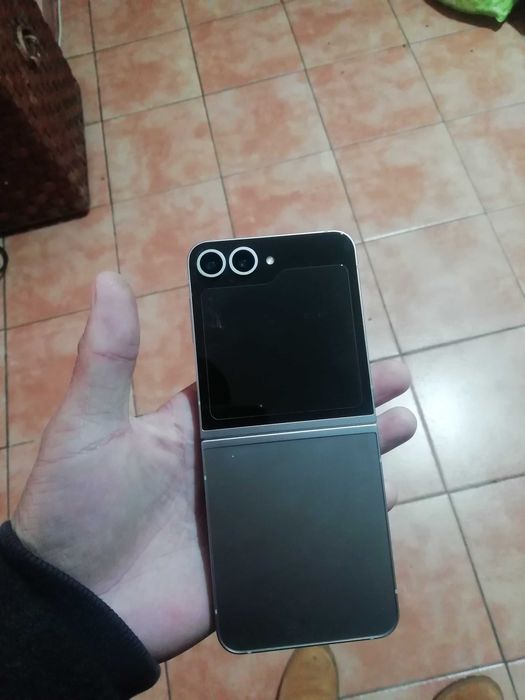 Samsung galaxy Z flip 6