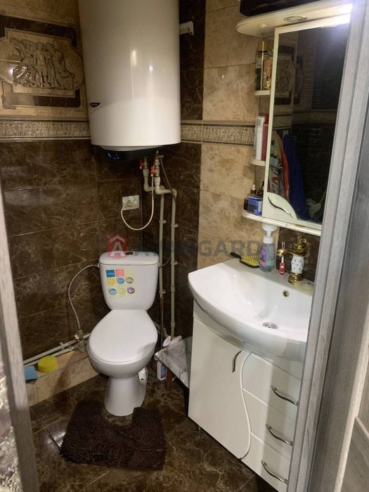 Продам простору 3- кімнатну квартиру