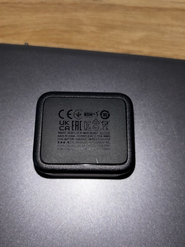 oryginalna ładowarka GoPro do baterii + gratis case