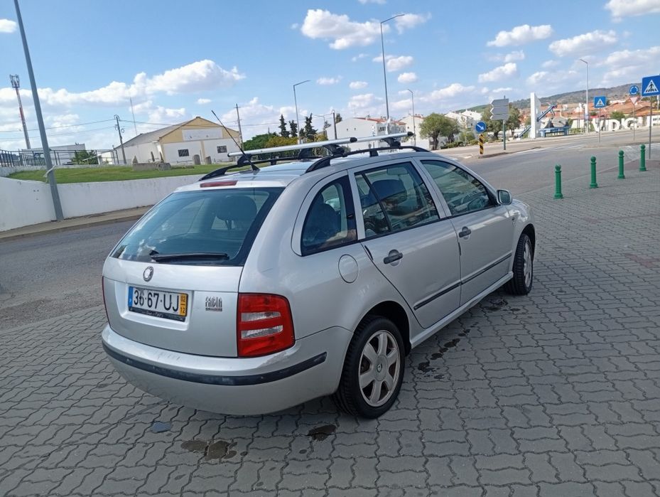 Skoda Fabia 1.4 em bom estado geral aceito troca