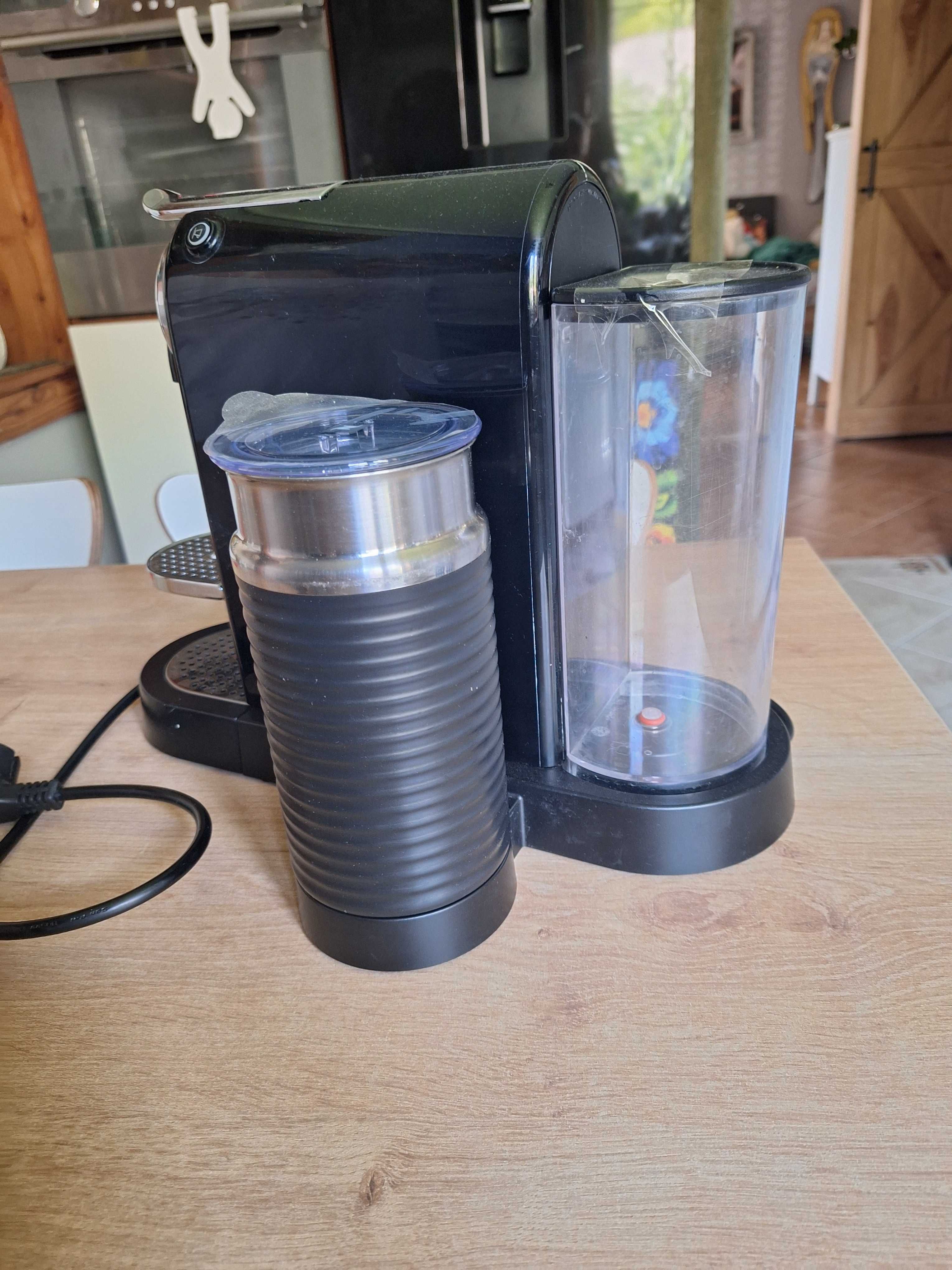 Express Delonghi Nesppresso Mod.EN267 na  kapsułki .
