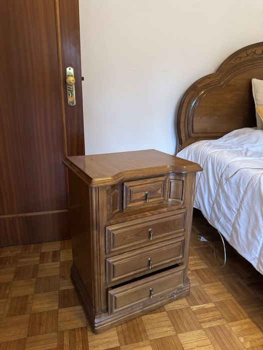 Mobília de Quarto em Madeira de Cerejeira
