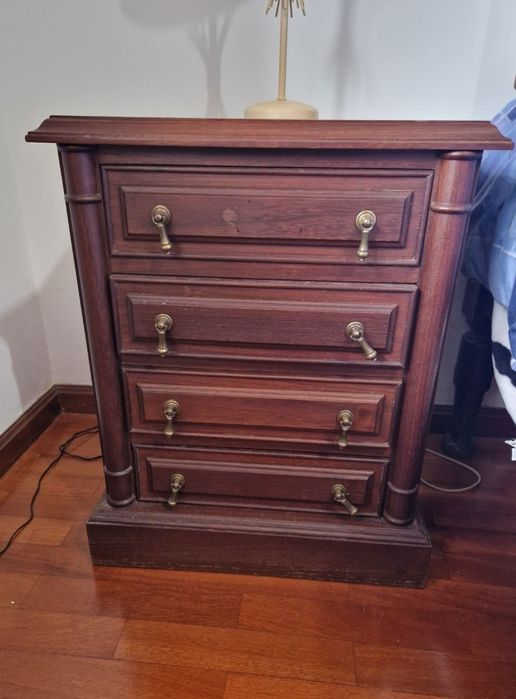 Mesinha de cabeceira