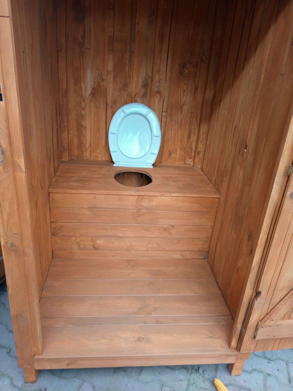 WC na działkę kibelek drewniany