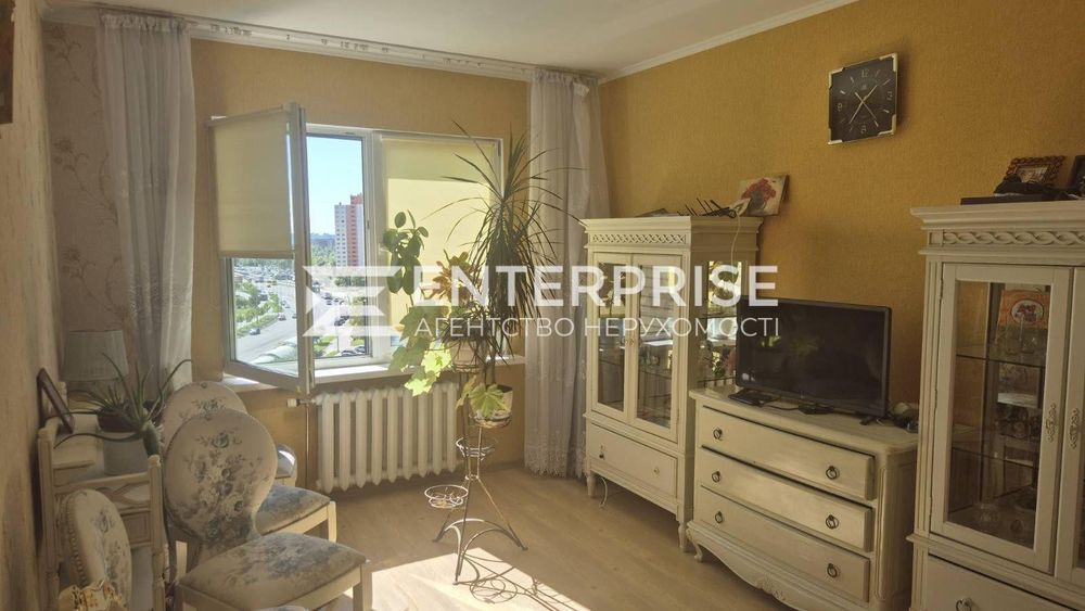 Продаж 1к. квартири з ремонтом, вул. Милославська, Троєщина