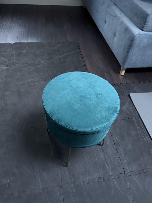 Pufa zlote nogi ze schowkiem