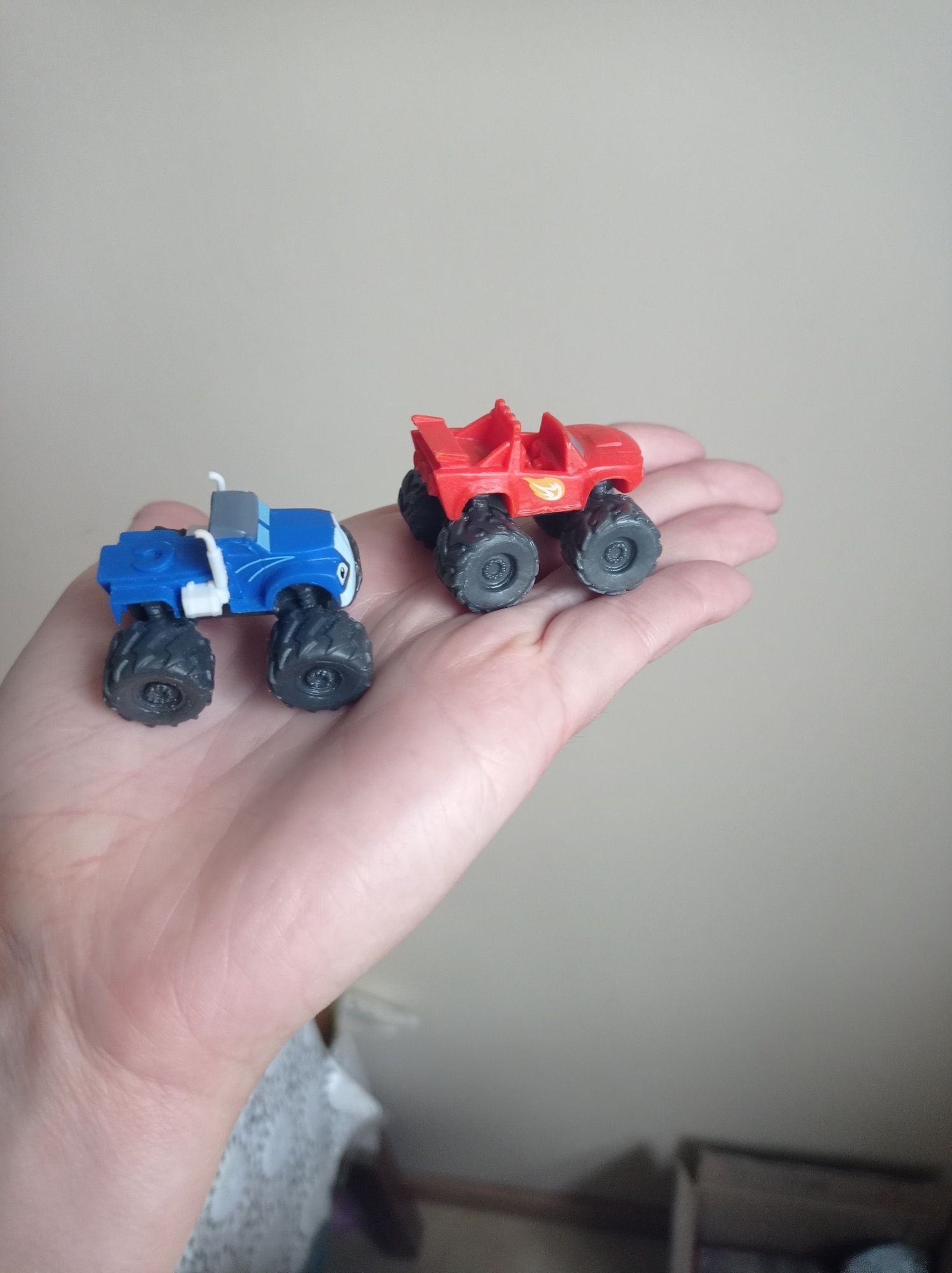 Figurki autka samochodziki monster truck