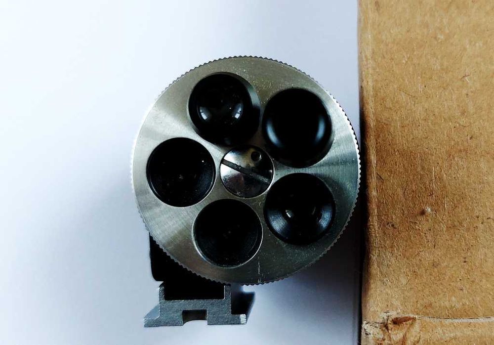 Фото відеошукач універсальний револьверного типу.