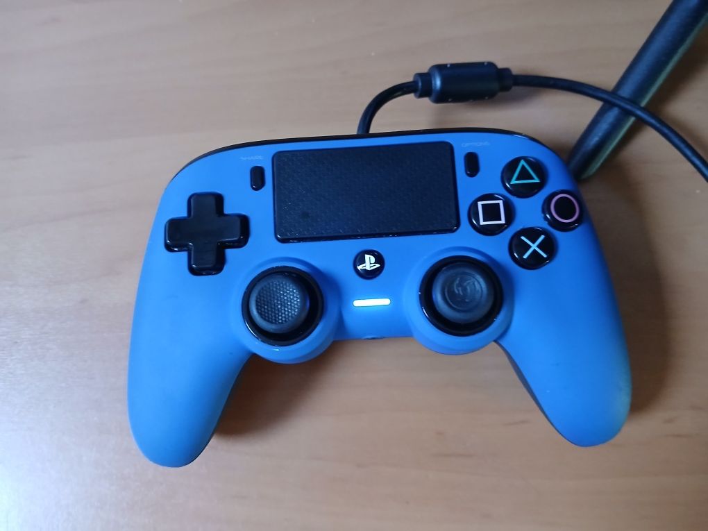 Pad do PS4 (zamiennik) NACON SLEH-00471 + gra fifa 20