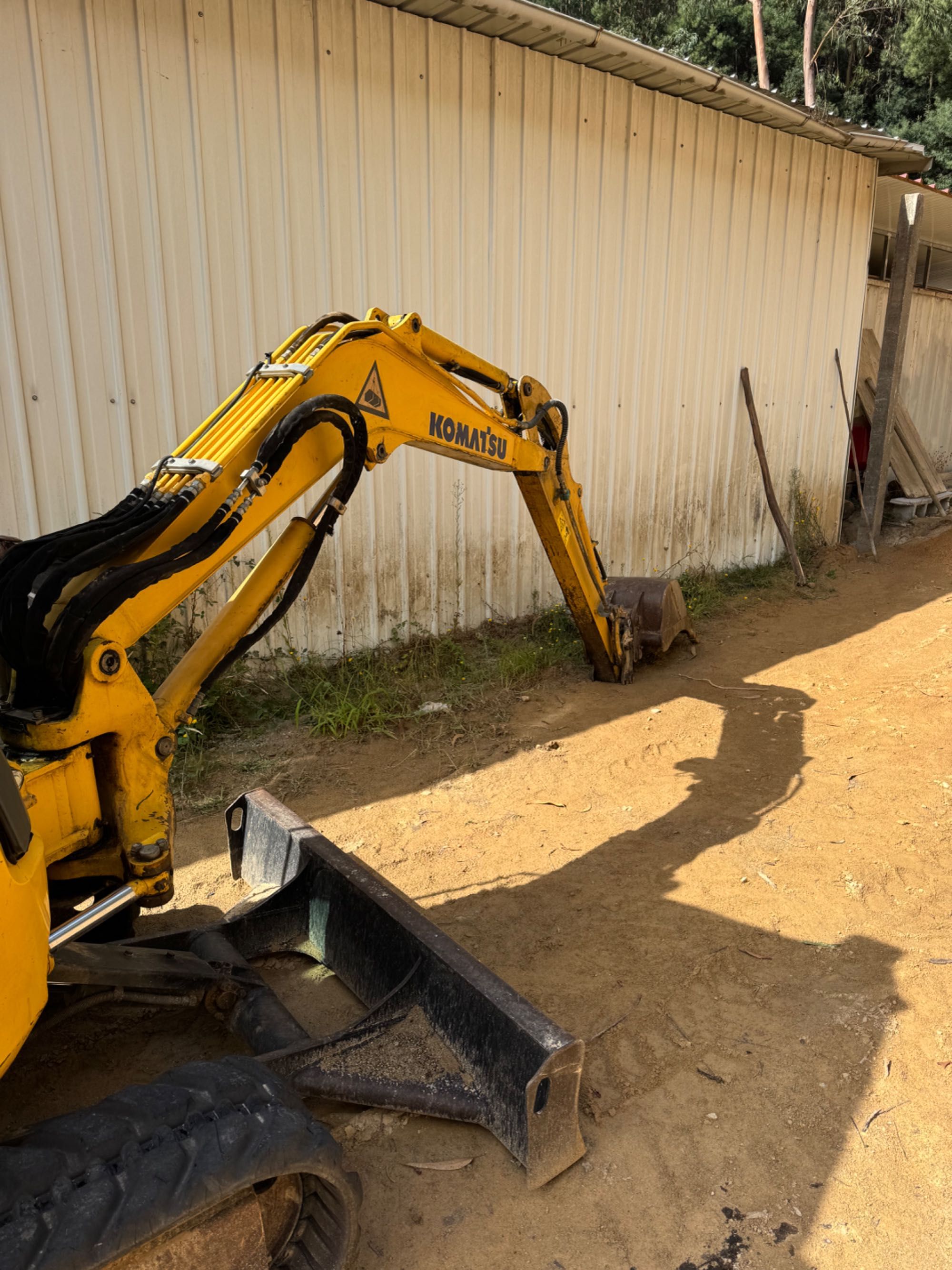 Mini giratória Komatsu PC30 MR3