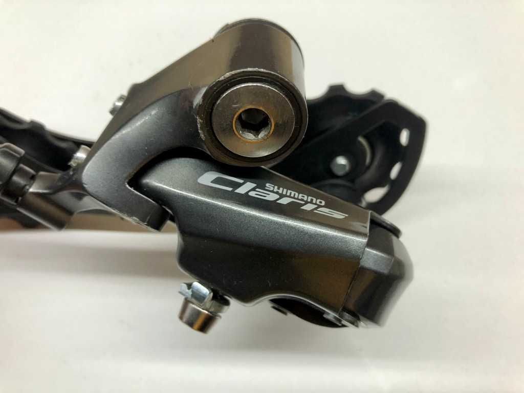 Grupa osprzętu Shimano Claris 2x8 z kasetą Sunrace i łańcuchem KMC