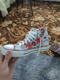 Converse all star flowers