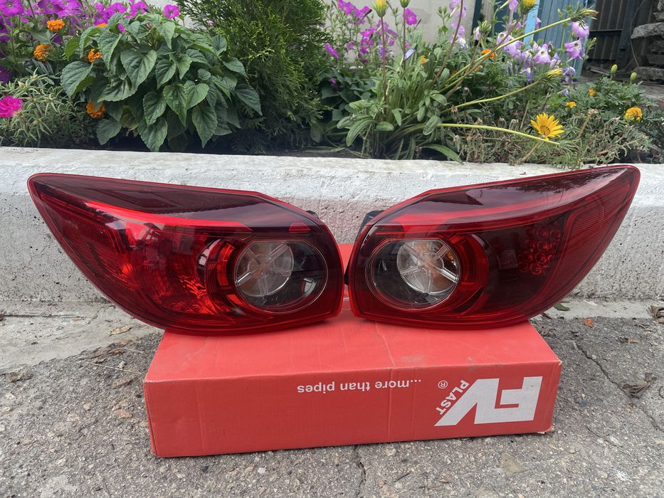 Задние фонари Mazda 3 2016