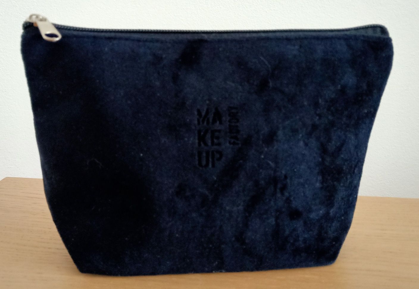 Bolsa para maquilhagem em veludo preto Makeup Factory