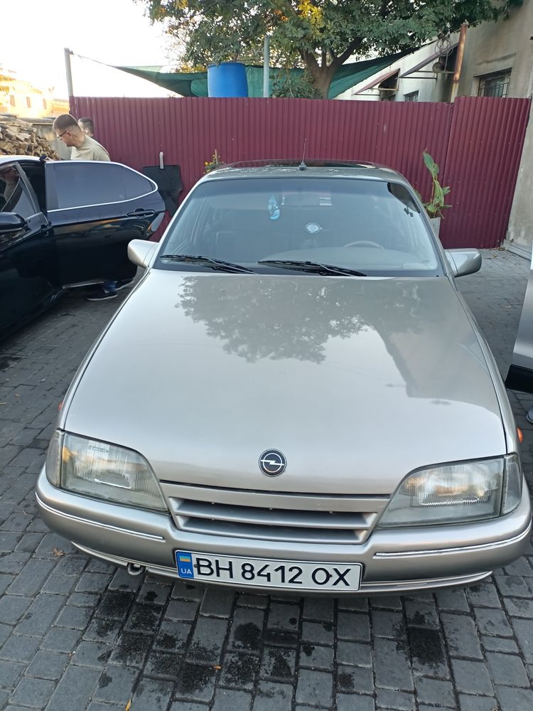 Opel Omega A 2.0 Бензин